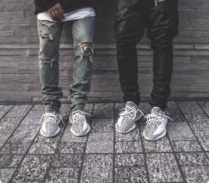 最终我还是买了yeezy白斑马