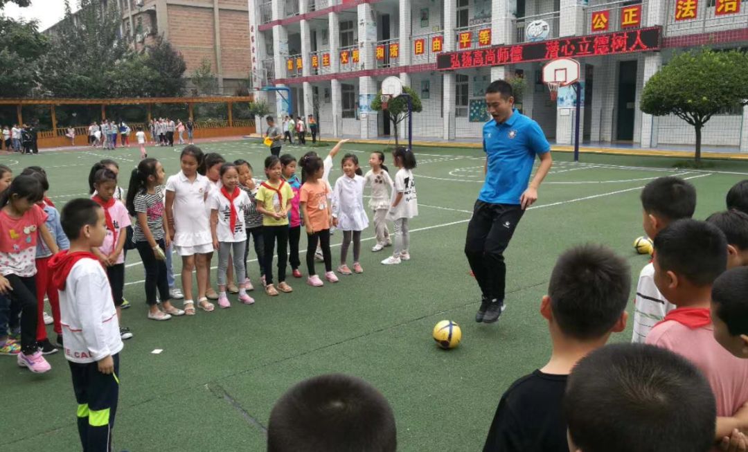 近年来校园足球工作做法以及成效,推动校园足球高质量发展