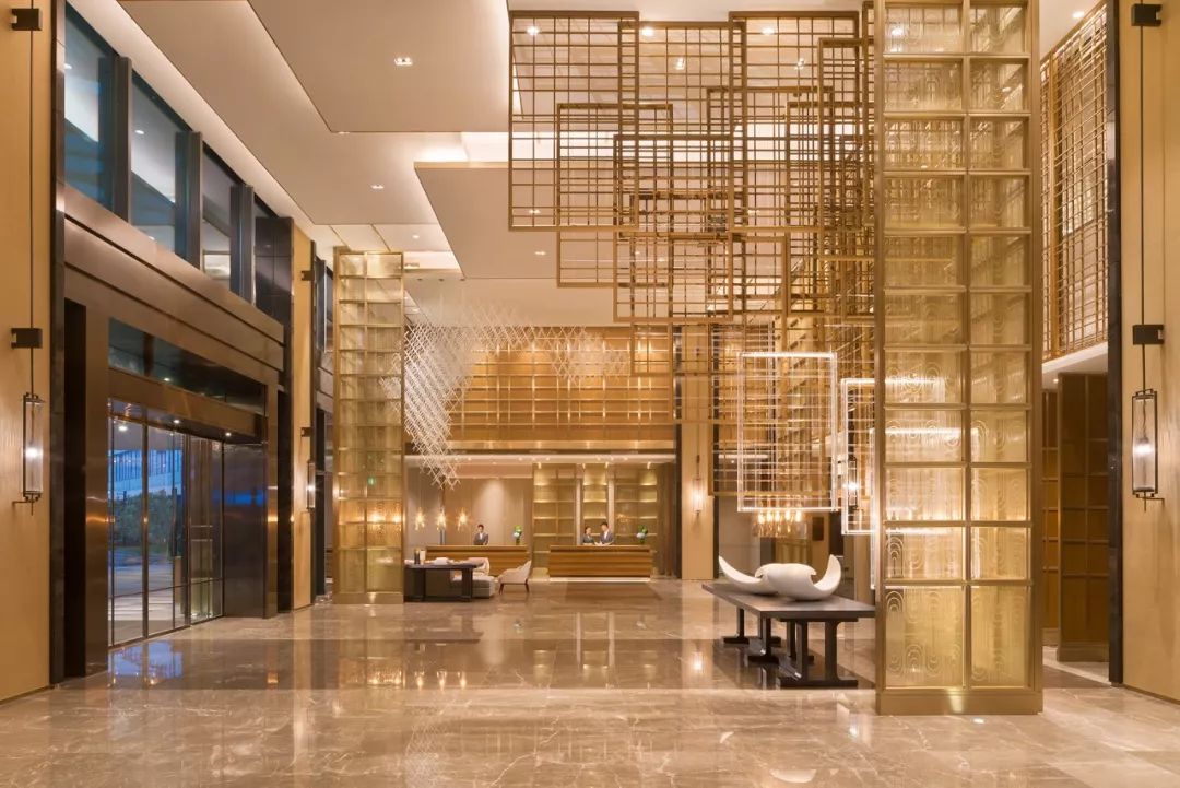 洗澡喝酒躺着看飞机!深圳机场这家奢华酒店“转机星人”务必了解一下!