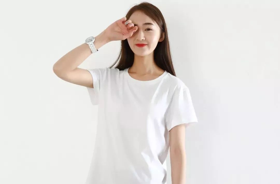 为什么全世界女明星都在穿这件白T？永不发黄，显瘦十斤，国际一线大牌*用御**工厂出品的白T，谁见谁动心！