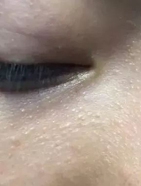 姑娘我看你印堂发黑下一句,姑娘我看你印堂发黑下一句是什么