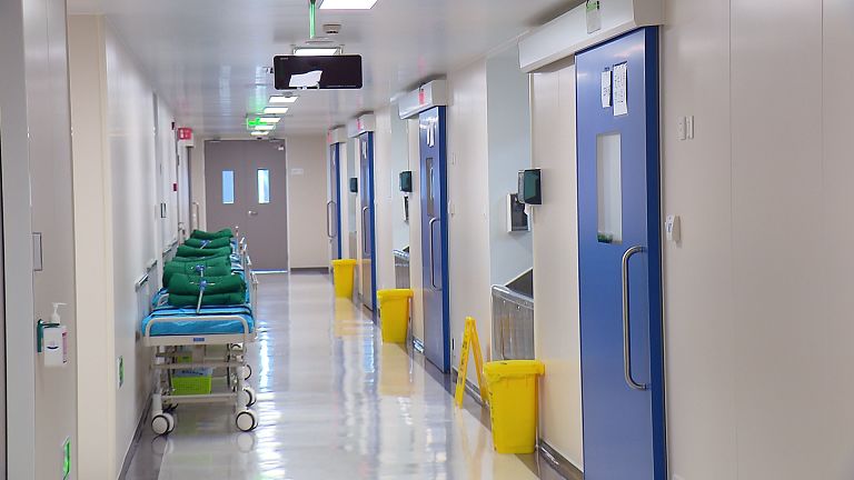 医生上千台手术,全天加班十几台手术