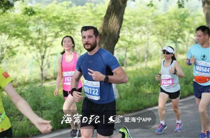 海宁观潮国际马拉松第一名,海宁追潮马拉松前三成绩
