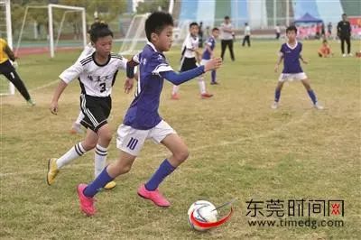 松湖实小五年四夺市冠军“足球小子”是这样练成的