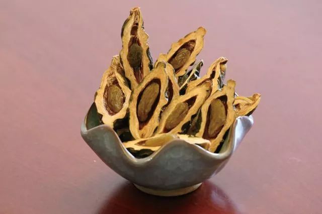 被嚼槟榔割破脸的人,吃槟榔的人口腔癌