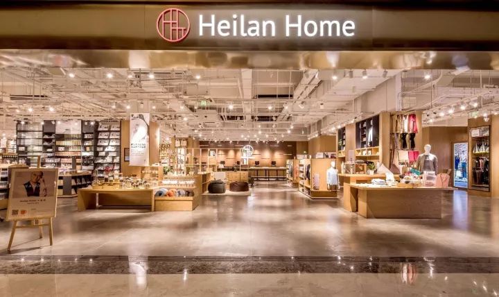 模仿海澜之家男生,模仿优衣库的店