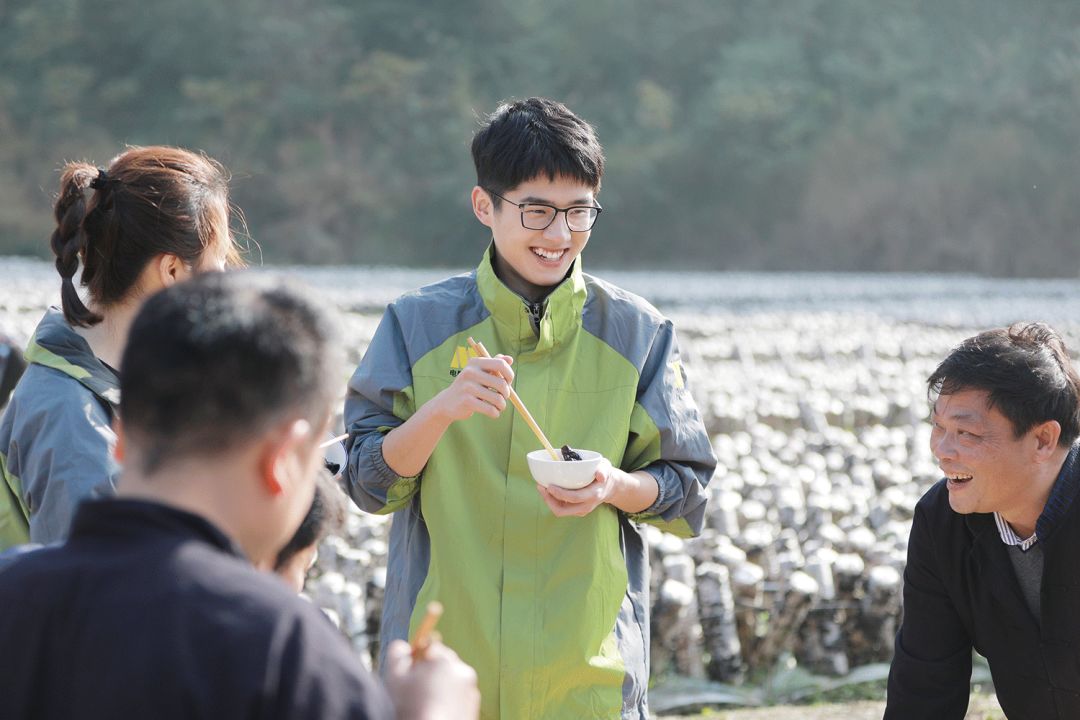 跟刘昊然在非洲过了6天5夜,发现他其实就是个话痨加多动症啊……