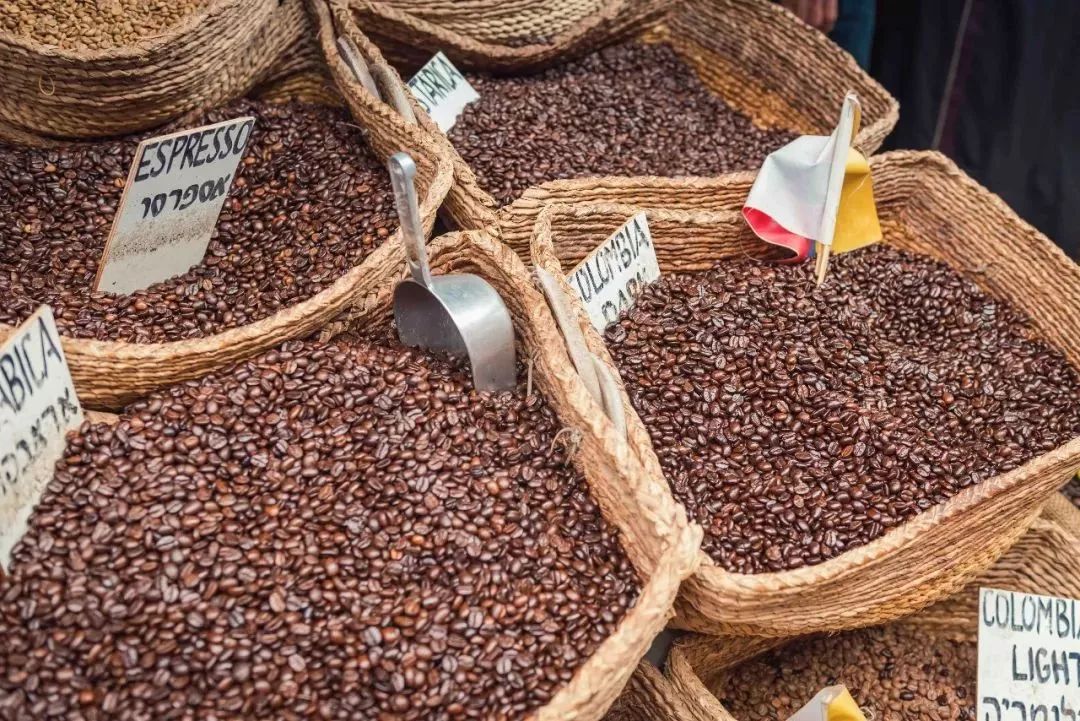 从*血卖**男孩到6000亿商业帝国，他却只想扳倒特朗普？