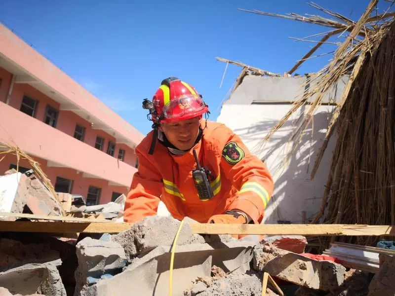 致敬最美逆行者为英雄点赞,致敬最美逆行者传递好声音
