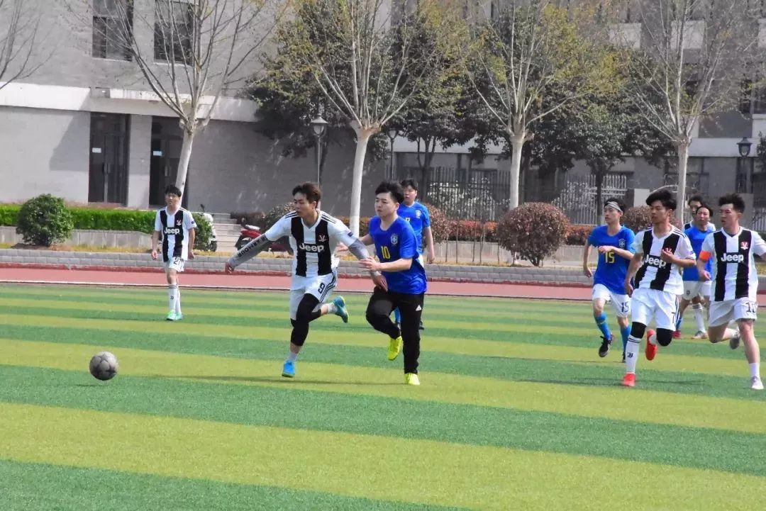 我们只是一群热爱足球的少年,我们这十年足球少年