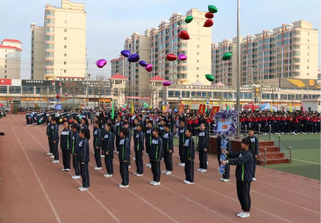 定格精彩瞬间彰显体育精神,丹棱中学60届田径运动会精彩瞬间
