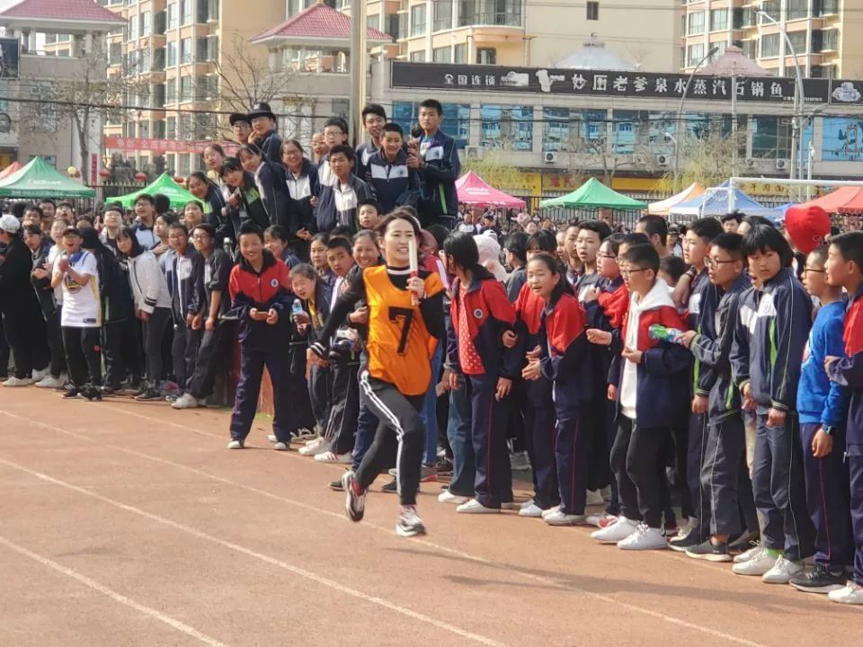 定格精彩瞬间彰显体育精神,丹棱中学60届田径运动会精彩瞬间