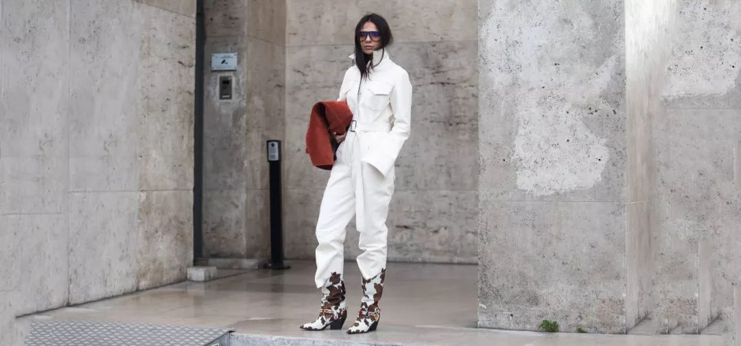 豹纹OUT，下一个C位印花轮到奶牛纹上场！