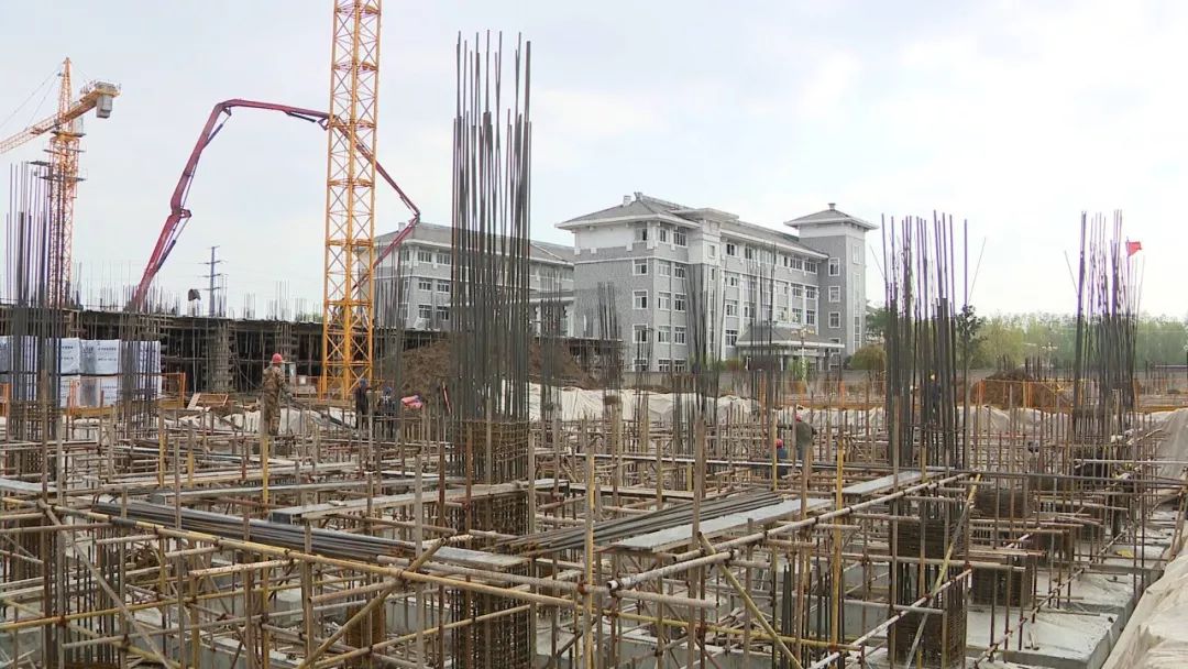 很美！官湖高级中学扩建二期啦！实验室、图书馆、报告厅...