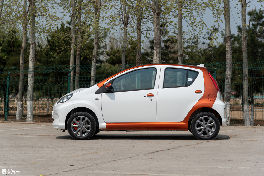 表现出乎意料好开不贵的入门级电动车比亚迪e1