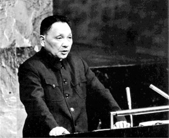 钩沉|*小平邓**被贬回京后的第二天，这位上将给他送去了五条中华烟……