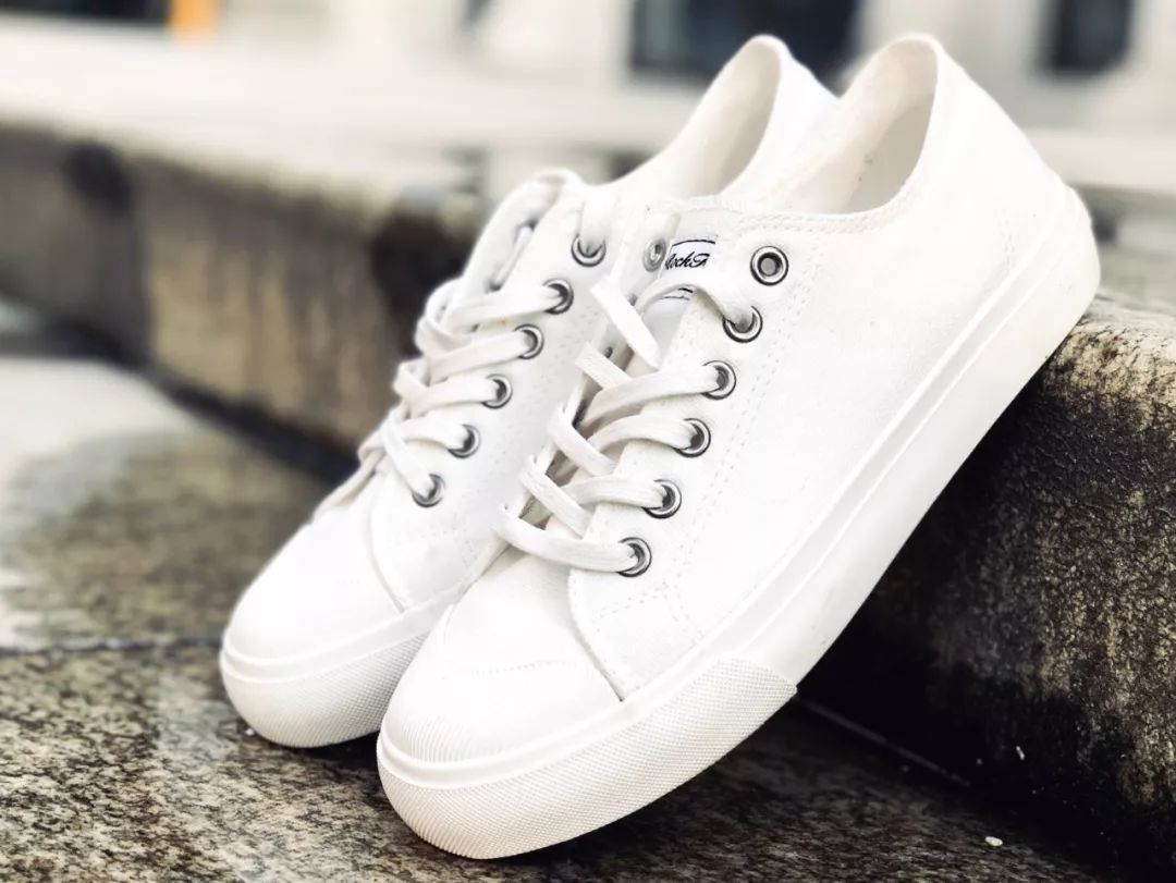 凯特王妃同款帆布鞋,梅根王妃穿什么鞋好看