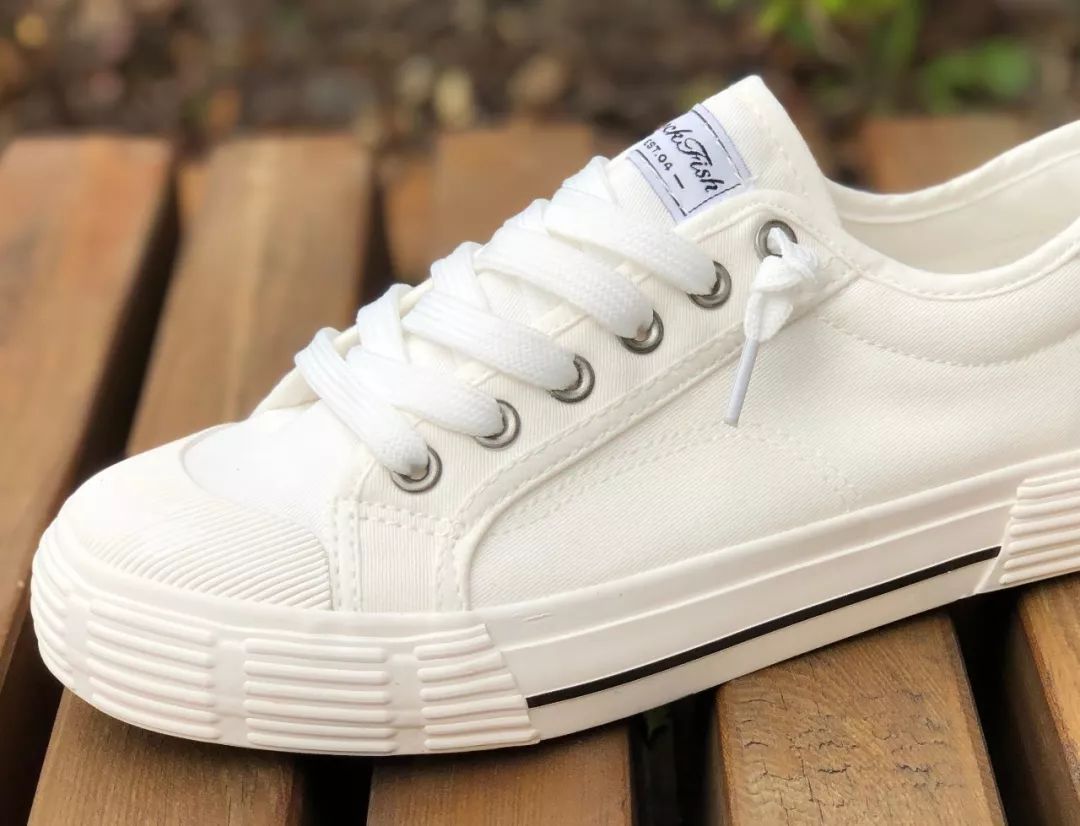 凯特王妃同款帆布鞋,梅根王妃穿什么鞋好看