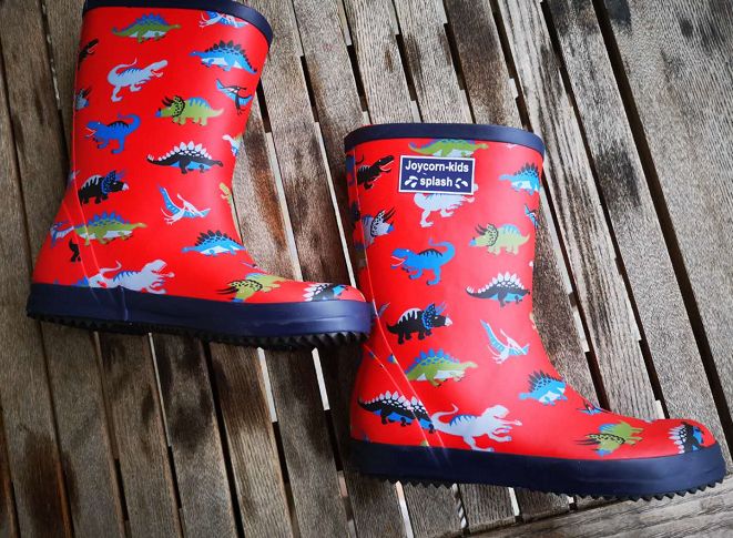 给孩子选雨衣有什么要求,雨衣雨鞋给孩子备好