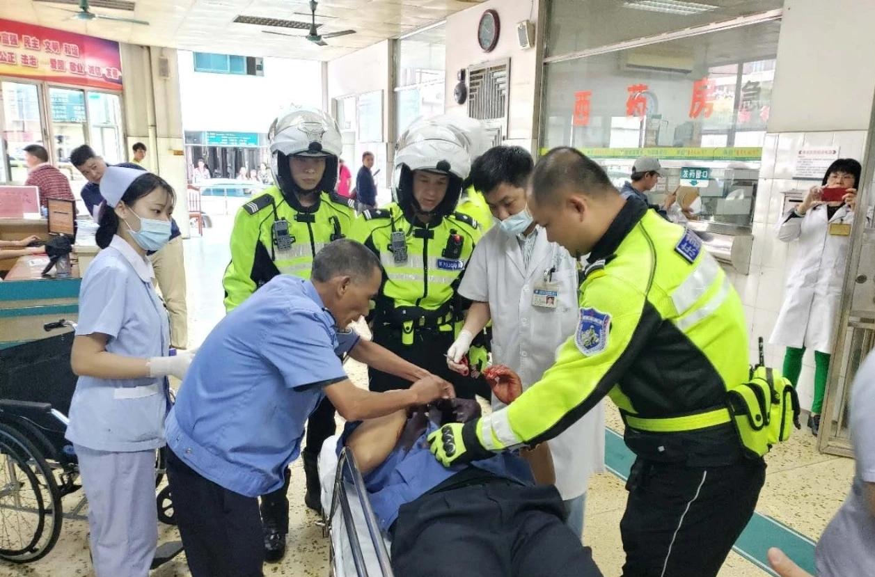 嫌疑人持刀刺伤民警,嫌疑人持刀拒捕捅伤民警