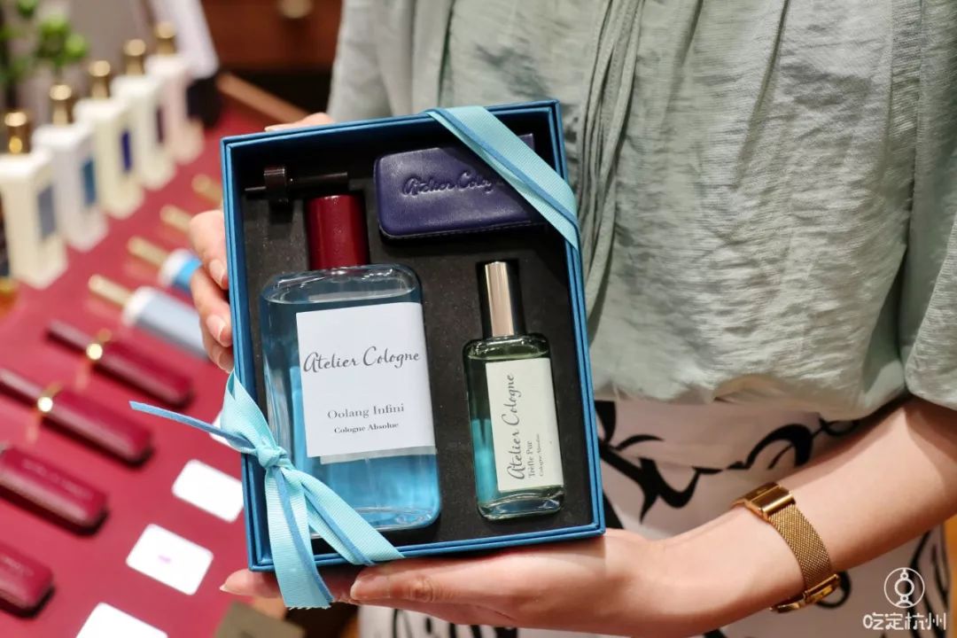 浙江首家！周杰伦为她谱曲、李佳琦连拍两个视频种草、让代购跑断腿的香水品牌来杭州了！