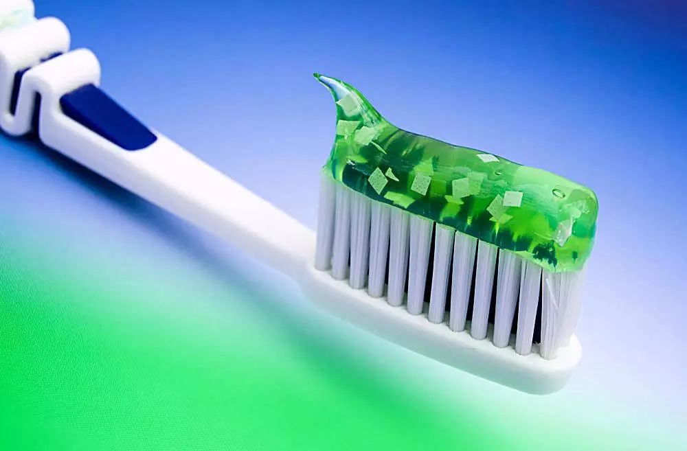 看完这篇，终于能理直气壮地买5块钱的牙膏啦…