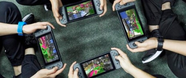 nintendoswitch任天堂游戏机,switch任天堂更新主机时可以玩吗