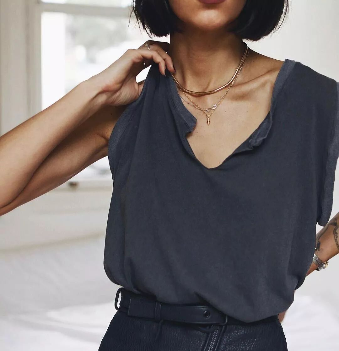 吴宣仪穿深v长裙,吴宣仪深v长裙