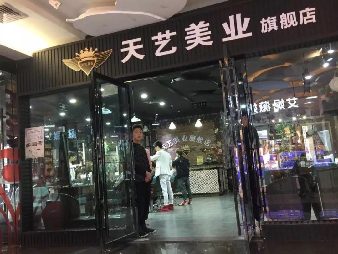 十堰美女千千万,昨天邮电街上就占了一大半!啥情况?