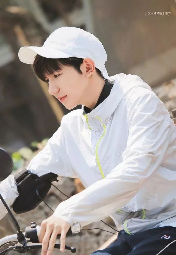 因为偶像变成了最好的自己,偶像应该成为更多人的力量