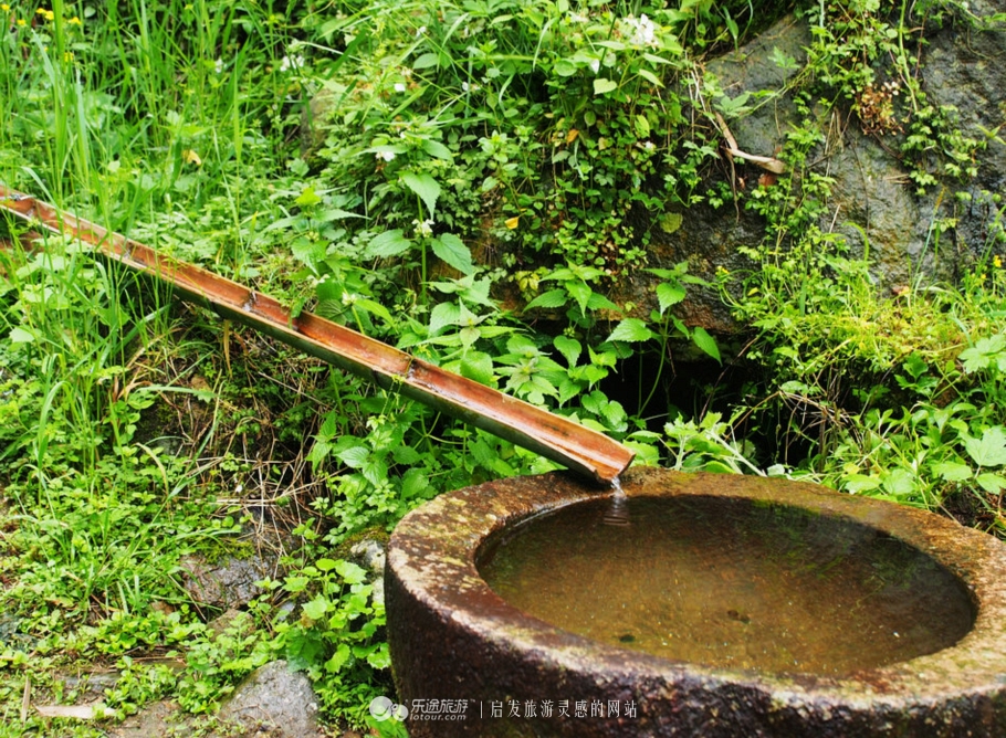 隐藏大山深处的小村庄,一个山清水秀的美丽小村庄