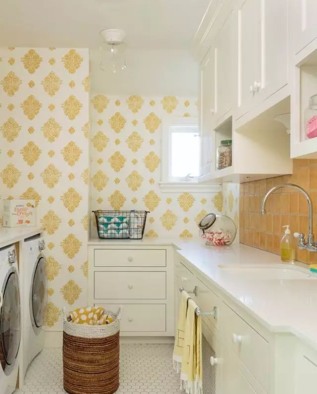 没有阳台怎么做洗衣房,楼梯下空间设计成洗衣房