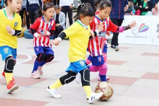 县直幼儿园举行足球嘉年华活动,信阳市中小学足球联赛