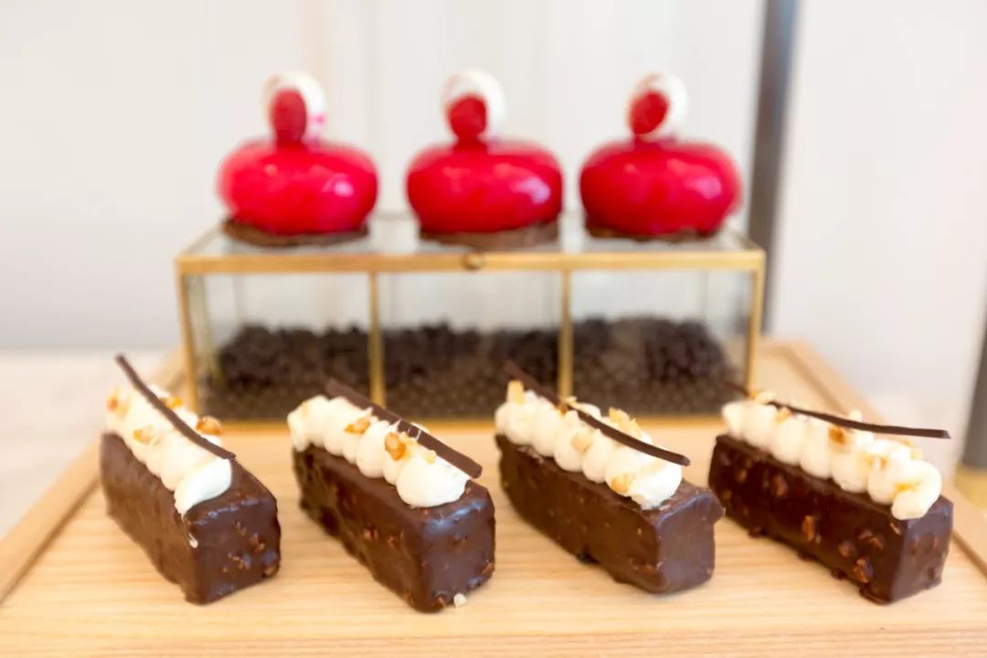 在重庆之巅，住云端奢居吃米其林大餐，刷新山城奢华新高度！