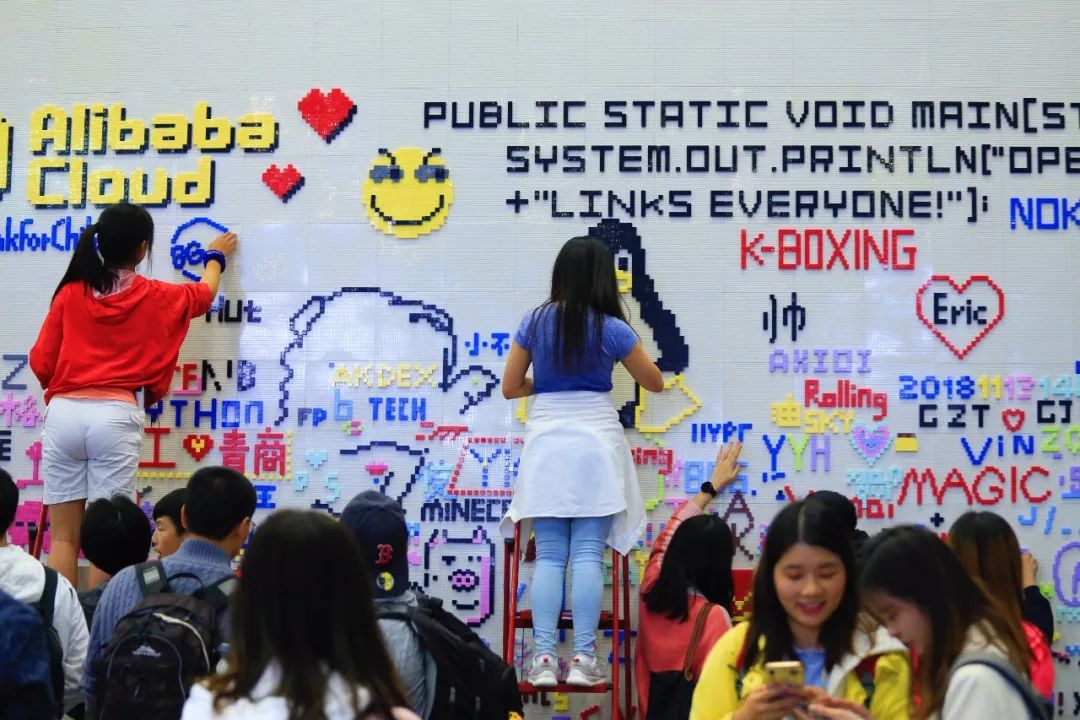 年轻，就要最认真见面！浙江卫视直播“2050大会”实况，十大容器全方位揭秘