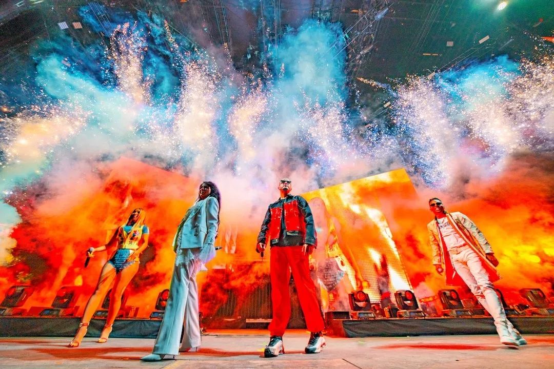 据说美国最骚的仔们都来这片沙漠里开趴