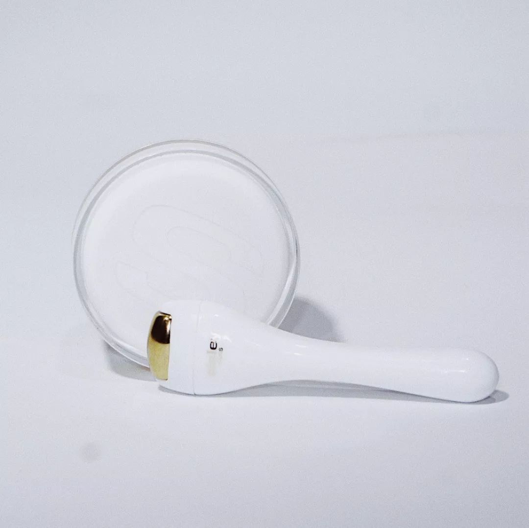 20岁出头应该拥有多少钱,20岁只有一万块正常吗