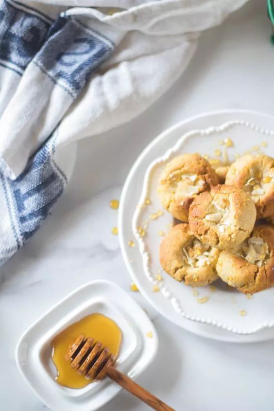 蜂蜜到底加什么东西吃对胃有好处,蜂蜜加在食材里面有什么作用