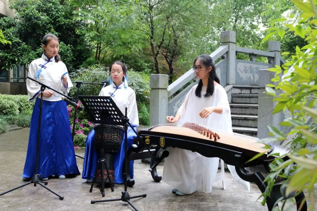 快乐体验快乐成长,快乐体验成长绘画二年级