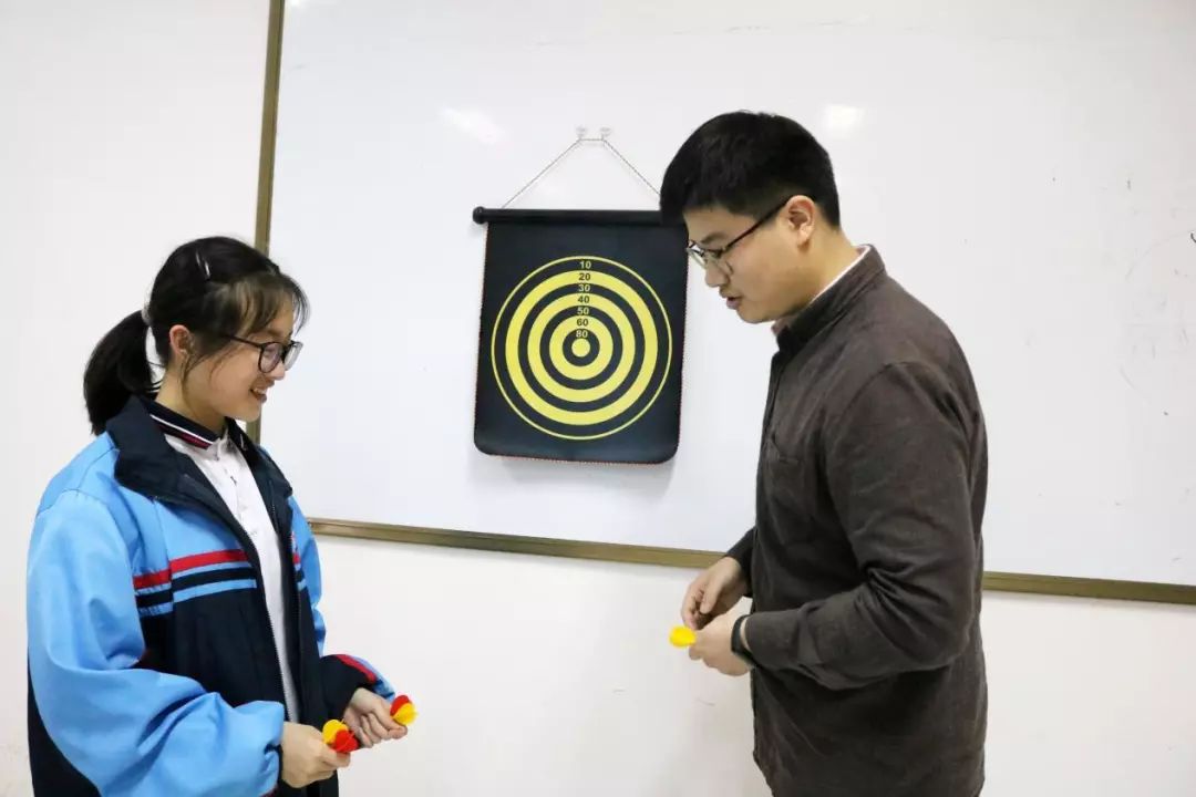 快乐体验快乐成长,快乐体验成长绘画二年级