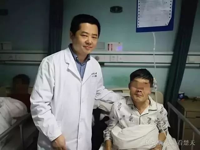 吐酒把肿瘤吐出来了,男子喝酒吐血吐到肚子里