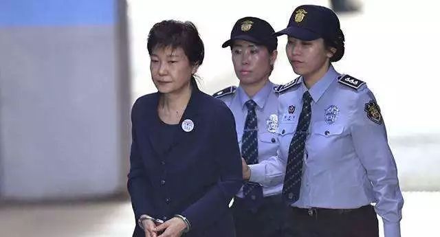 一口气看完电视剧狂飙,2022年最火的一个复仇爽剧