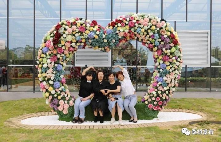 “百合节”开园｜100亩七彩花田，1000000株百合花，等你来