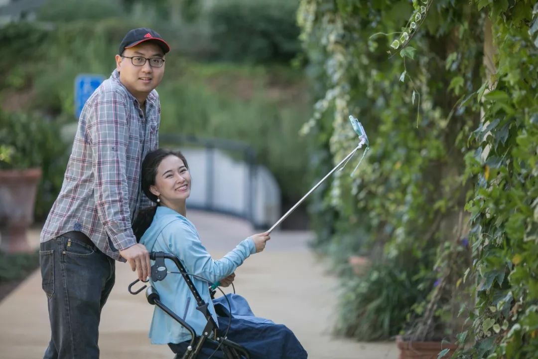 她地震中失去双腿,她在汶川地震失去双腿及女儿