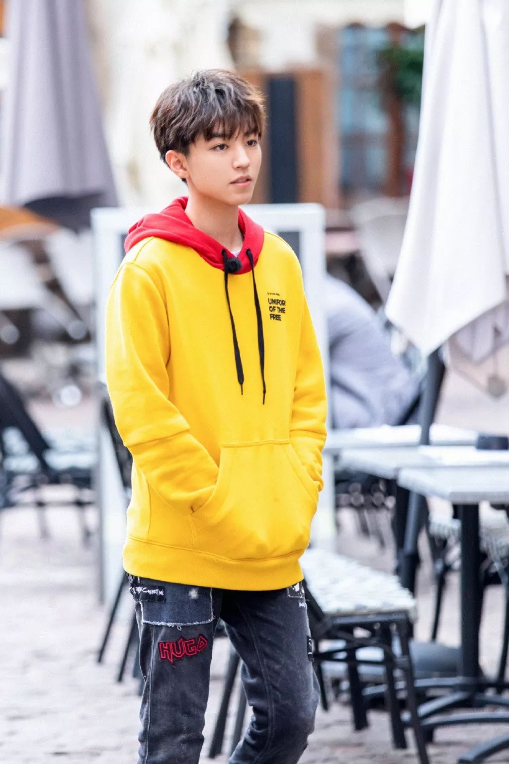 青春这个东西一文不值,青春这东西好像怎样看都会被辜负