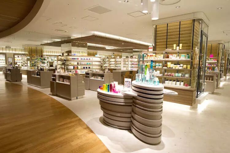 生活排忧所、准妈服务站、会员卫生间、机器人共荣.....盘点日本TOP10百货商场的体验创新对策