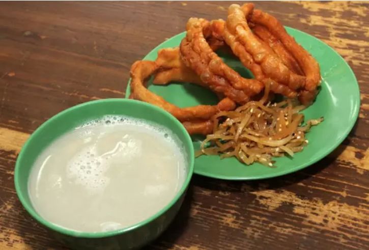 老北京人体验豆汁儿,北京豆汁儿北京当地人喝吗