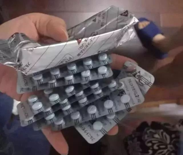 蓝精灵可怕的女巫 (危险警告蓝精灵)