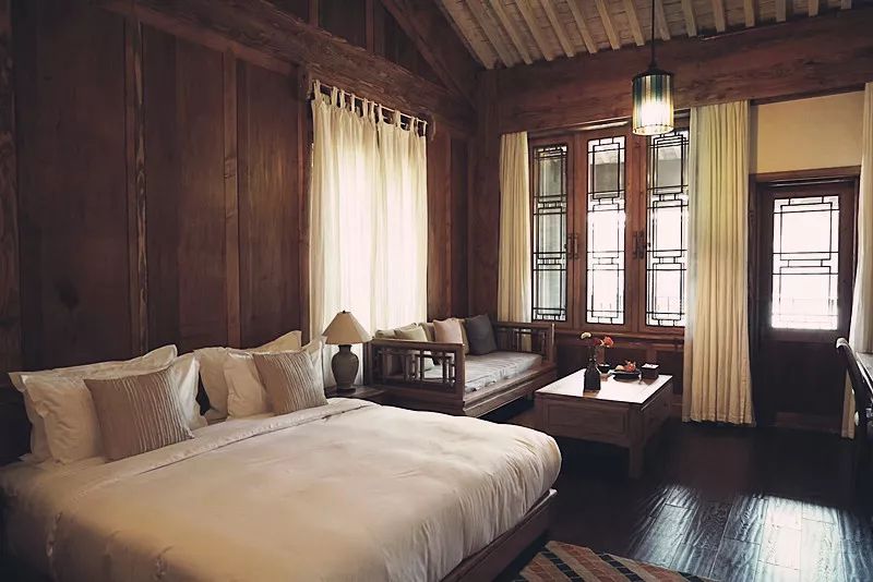 从丽江到茨中:菜场买恶魔果实、修道院酿酒士、高原油泼面……开启了无数的第一次|香格里拉环线(上)