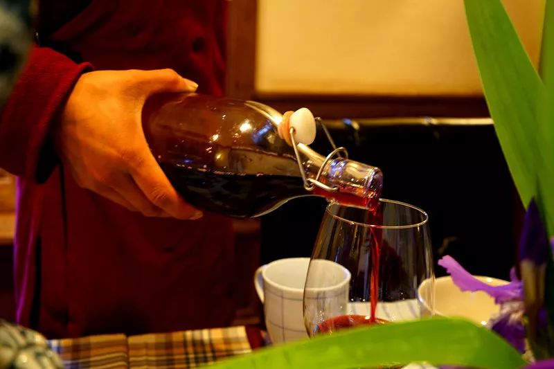 从丽江到茨中:菜场买恶魔果实、修道院酿酒士、高原油泼面……开启了无数的第一次|香格里拉环线(上)